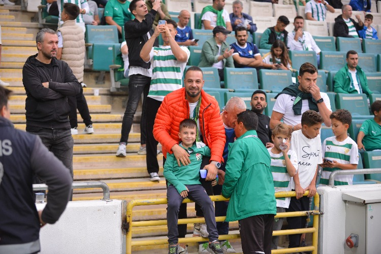 (ÖZEL) Bursaspor-Kahramanmaraş tribün görüntüleri