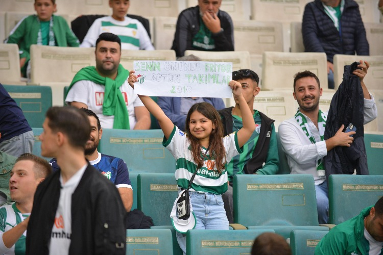 (ÖZEL) Bursaspor-Kahramanmaraş tribün görüntüleri