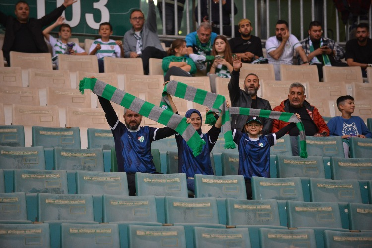 (ÖZEL) Bursaspor-Kahramanmaraş tribün görüntüleri