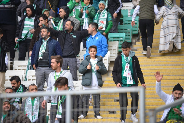 (ÖZEL)Bursaspor-Kuşadasıspor Taraftar Fotoğrafları