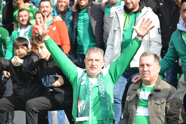 (ÖZEL)Bursaspor-Kuşadasıspor Taraftar Fotoğrafları