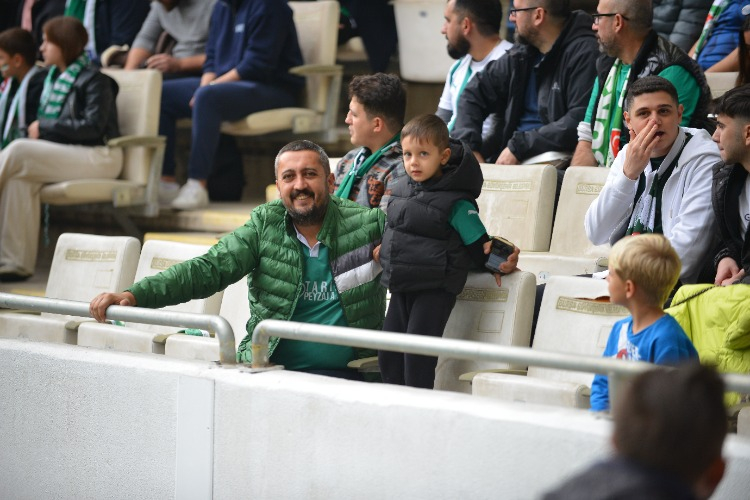 (ÖZEL)Bursaspor-Kuşadasıspor Taraftar Fotoğrafları