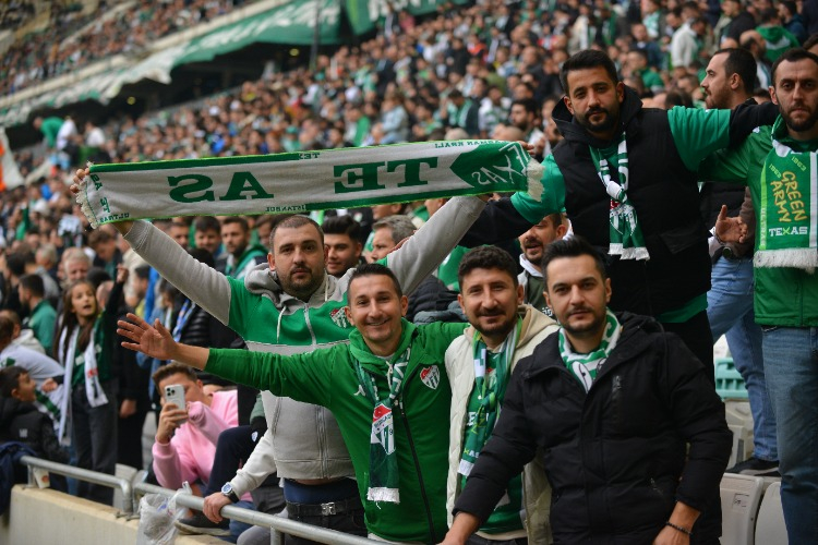 (ÖZEL)Bursaspor-Kuşadasıspor Taraftar Fotoğrafları