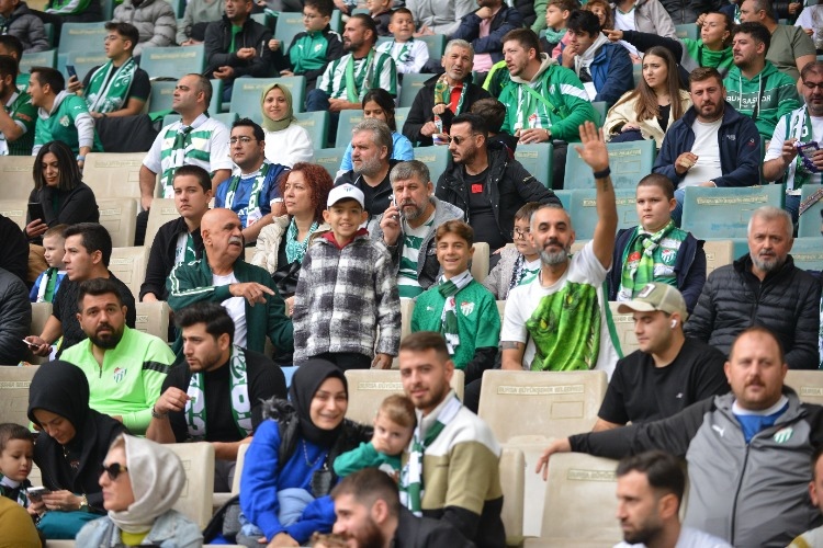 (ÖZEL)Bursaspor-Kuşadasıspor Taraftar Fotoğrafları