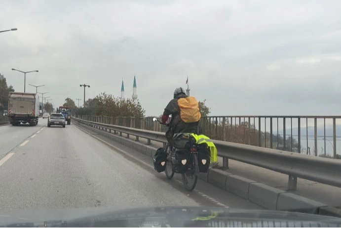 Berlin'den pedal çeviren genç Bursa'da mola verdi