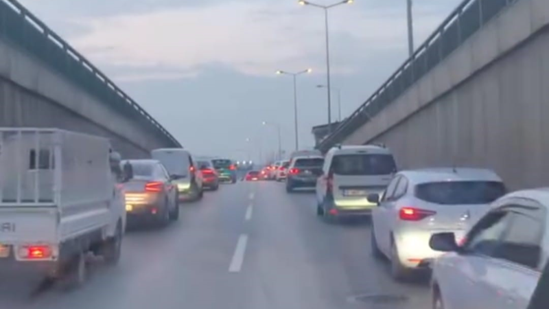 Bursa’da yoğun trafiğe rağmen fermuar sistemi uygulandı