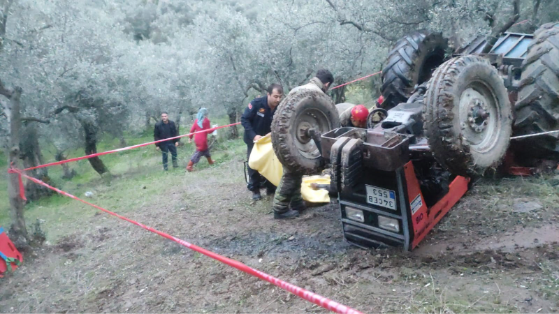 Devrilen traktörün altında kalan yaşlı adam hayatını kaybetti