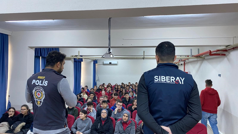 Bursa Emniyeti'nden okullarda siber güvenlik eğitimi