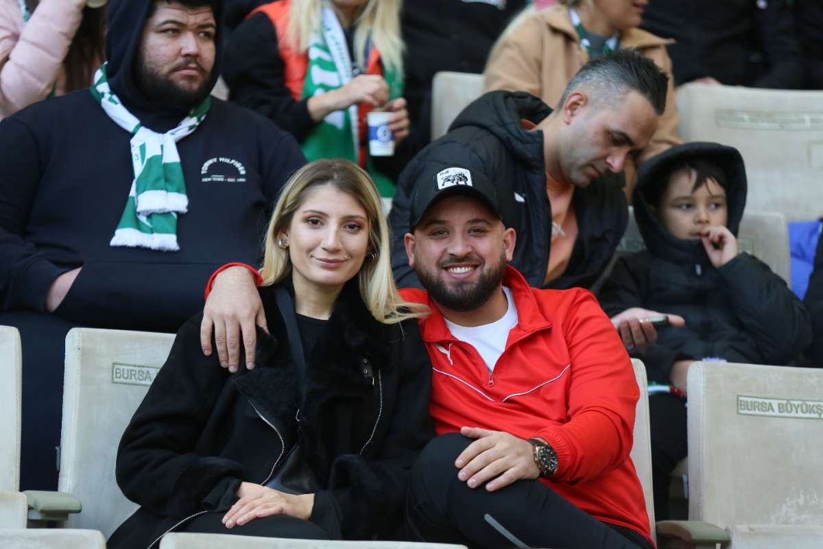 (FOTO GALERİ) BURSASPOR-KARŞIYAKA MAÇINDAN TARAFTAR FOTOĞRAFLARI