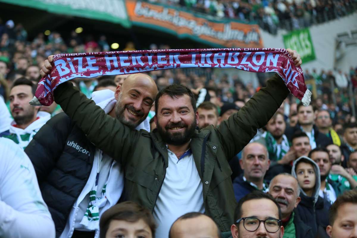 (FOTO GALERİ) BURSASPOR-KARŞIYAKA MAÇINDAN TARAFTAR FOTOĞRAFLARI