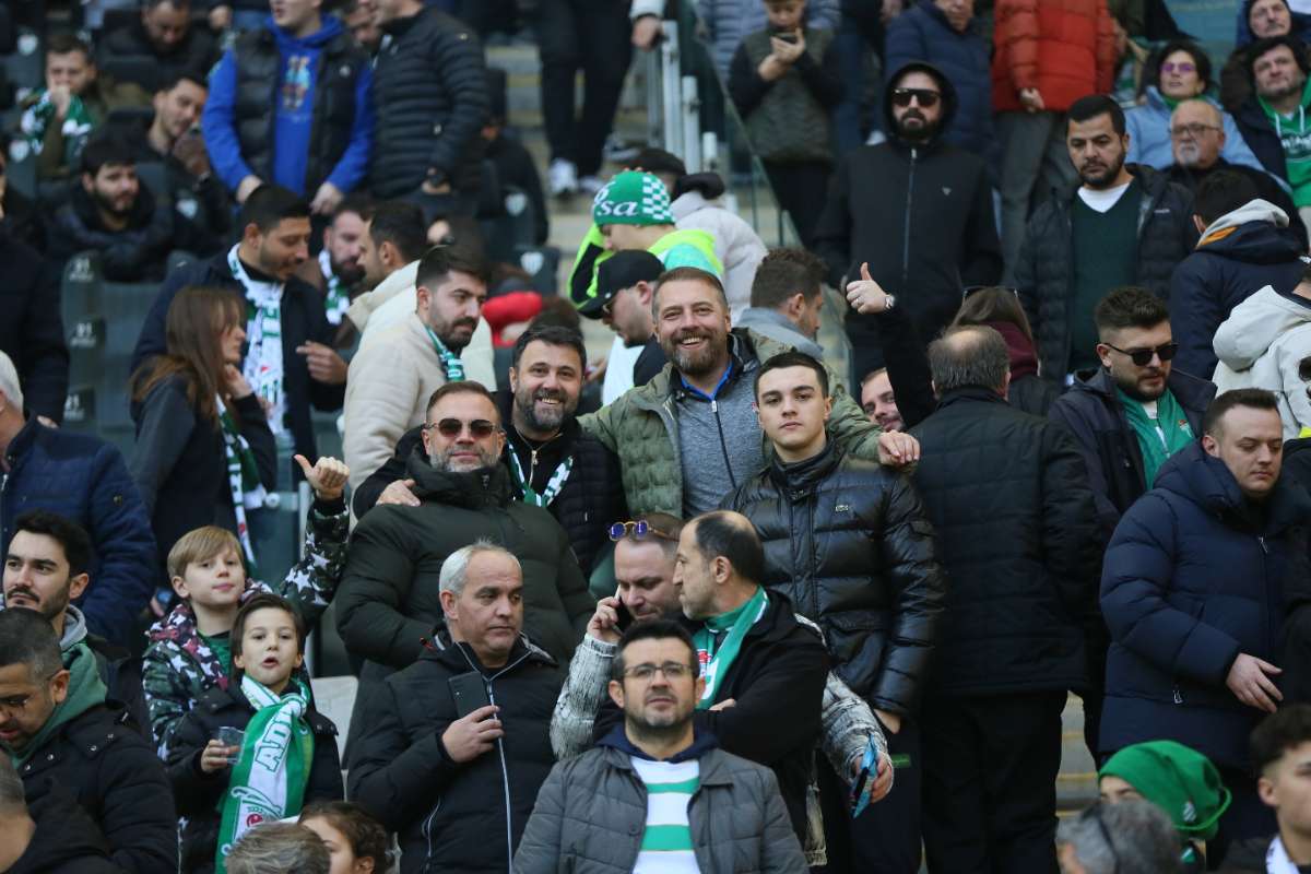 (FOTO GALERİ) BURSASPOR-KARŞIYAKA MAÇINDAN TARAFTAR FOTOĞRAFLARI