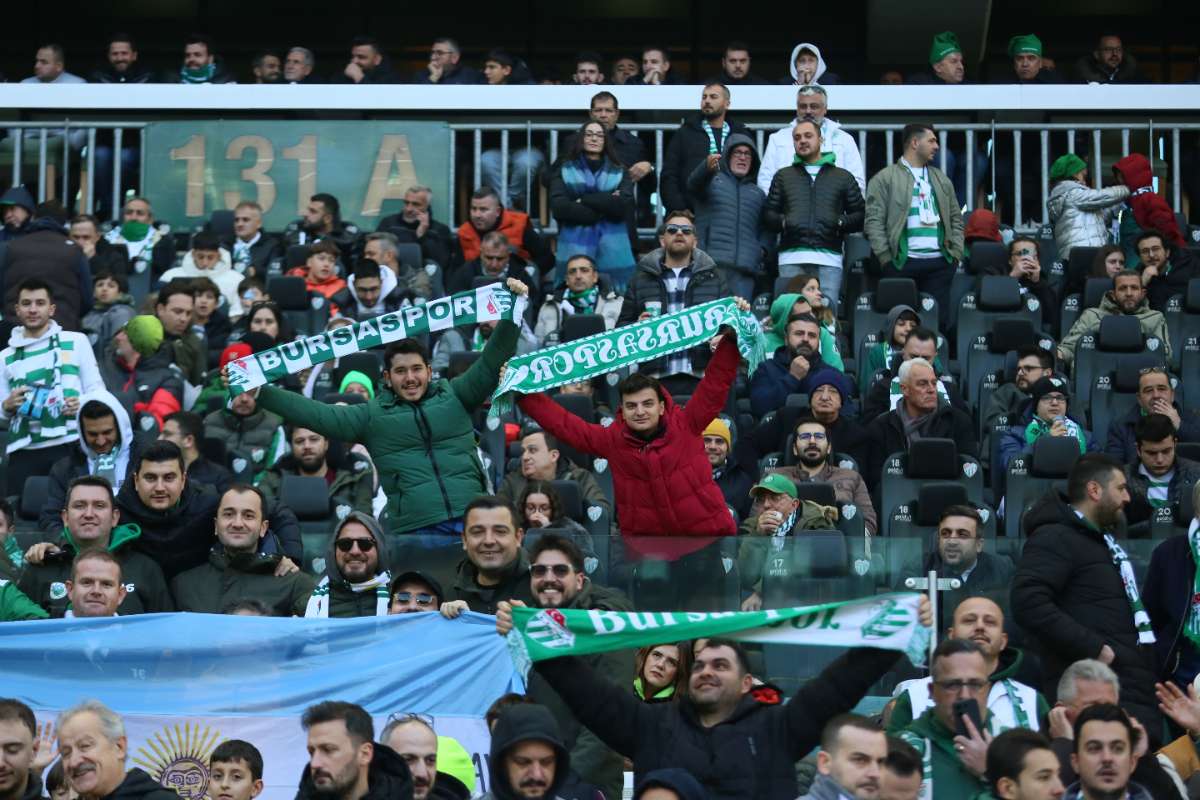 (FOTO GALERİ) BURSASPOR-KARŞIYAKA MAÇINDAN TARAFTAR FOTOĞRAFLARI