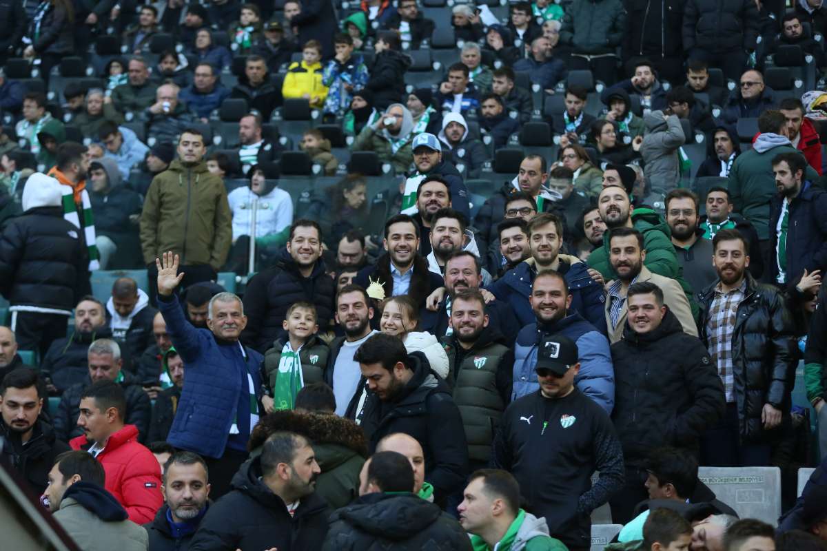 (FOTO GALERİ) BURSASPOR-KARŞIYAKA MAÇINDAN TARAFTAR FOTOĞRAFLARI