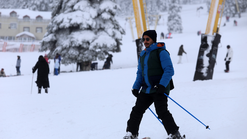 Yılbaşı öncesi Uludağ’da pistler doldu taştı