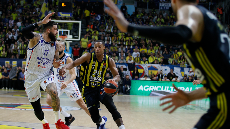 Euroleague'de Türk derbisini Fenerbahçe kazandı