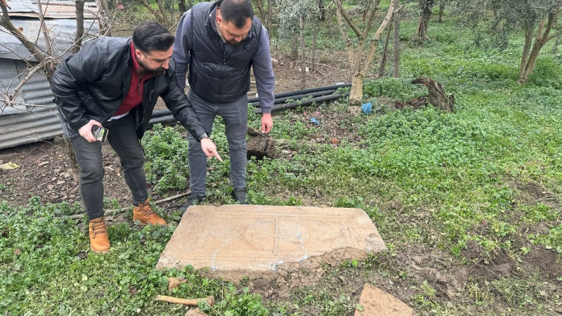 Tarlayı sürerken Lahit bulundu