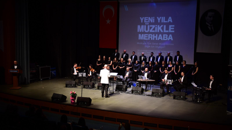 MEDICANA TÜRK SANAT MÜZİĞİ KOROSU, "YENİ YILA MERHABA" KONSERİYLE BURSALILARI BÜYÜLEDİ