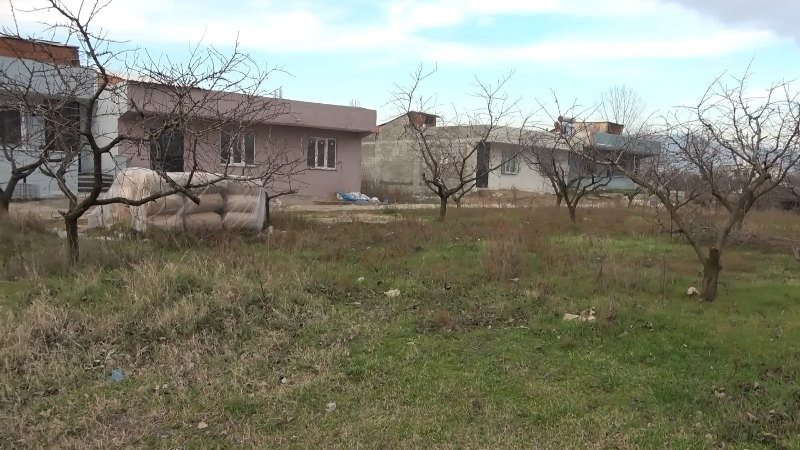 Babasından kalan arsasına gece konduları kondurdular