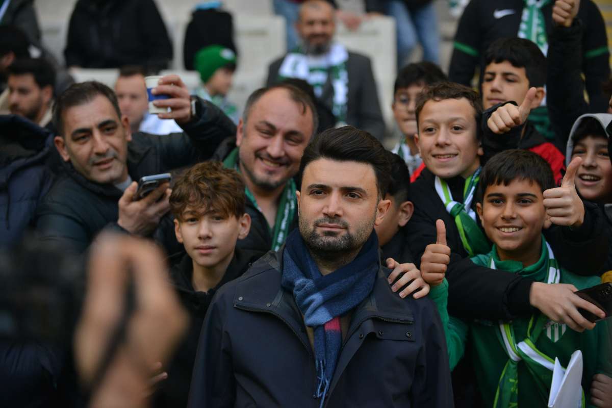 (FOTO GALERİ) BURSASPOR-DÜZCE MAÇINDAN TARAFTAR FOTOĞRAFLARI