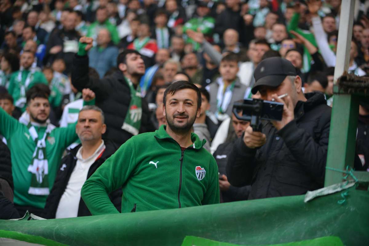 (FOTO GALERİ) BURSASPOR-DÜZCE MAÇINDAN TARAFTAR FOTOĞRAFLARI