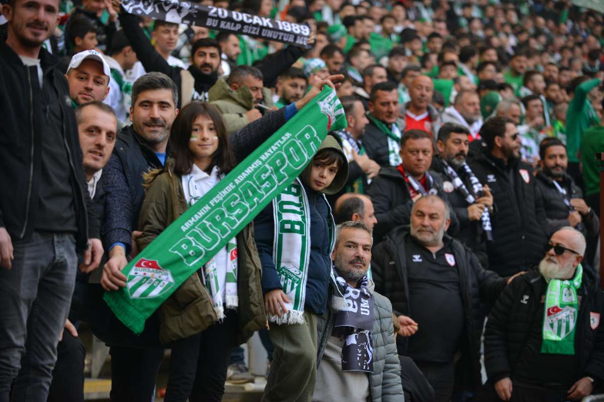 (FOTO GALERİ) BURSASPOR-DÜZCE MAÇINDAN TARAFTAR FOTOĞRAFLARI