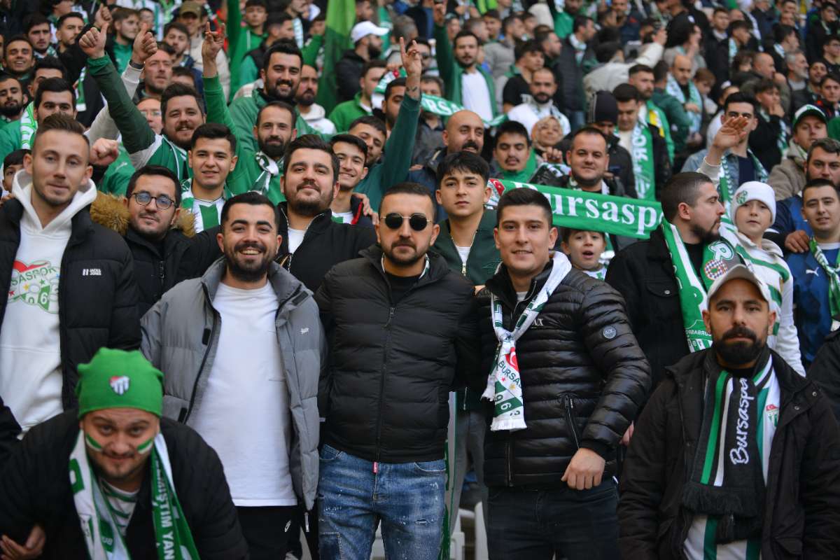 (FOTO GALERİ) BURSASPOR-DÜZCE MAÇINDAN TARAFTAR FOTOĞRAFLARI