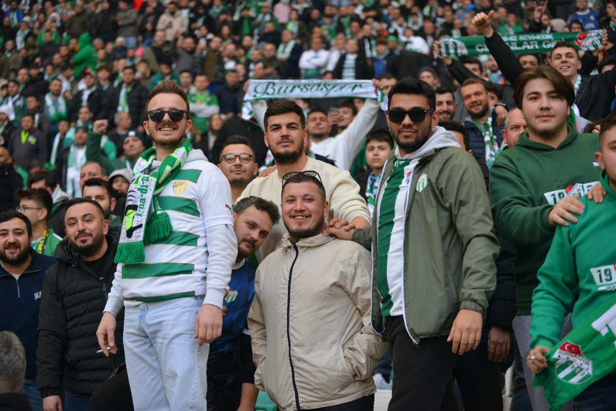 (FOTO GALERİ) BURSASPOR-DÜZCE MAÇINDAN TARAFTAR FOTOĞRAFLARI