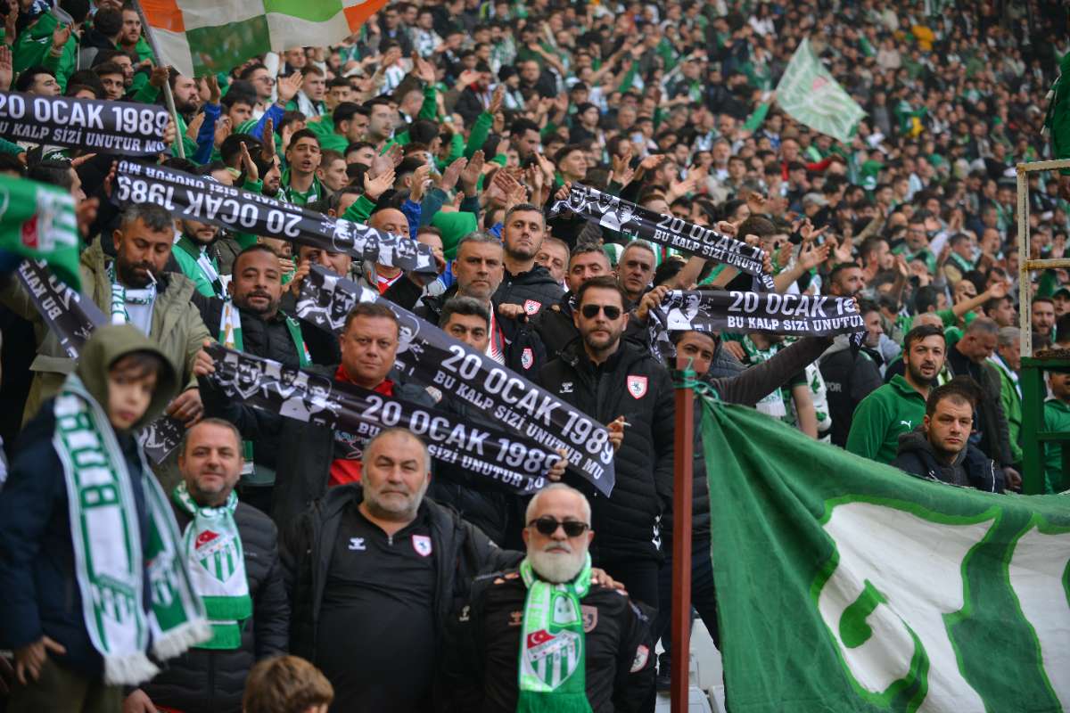 (FOTO GALERİ) BURSASPOR-DÜZCE MAÇINDAN TARAFTAR FOTOĞRAFLARI