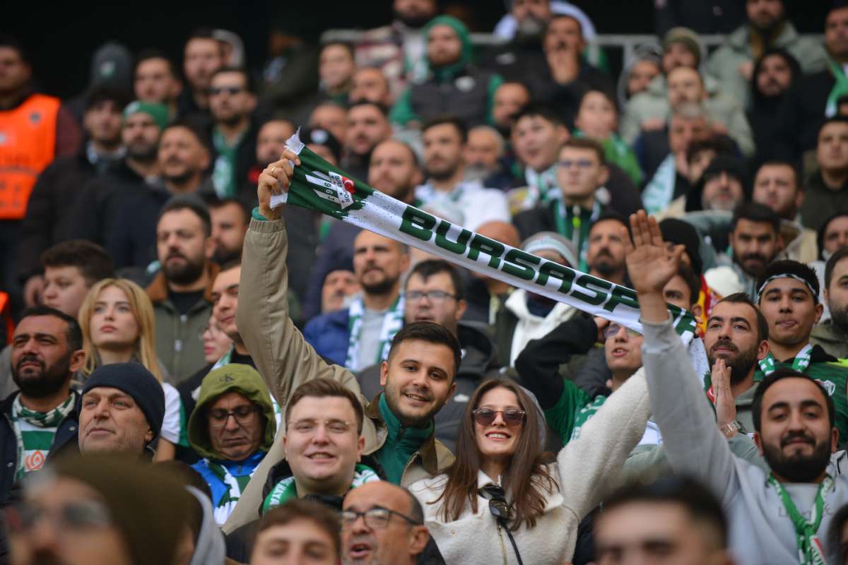 (FOTO GALERİ) BURSASPOR-DÜZCE MAÇINDAN TARAFTAR FOTOĞRAFLARI