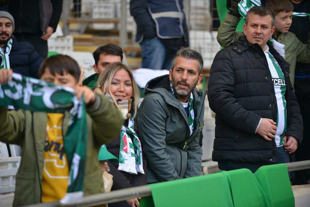 (FOTO GALERİ) BURSASPOR-DÜZCE MAÇINDAN TARAFTAR FOTOĞRAFLARI