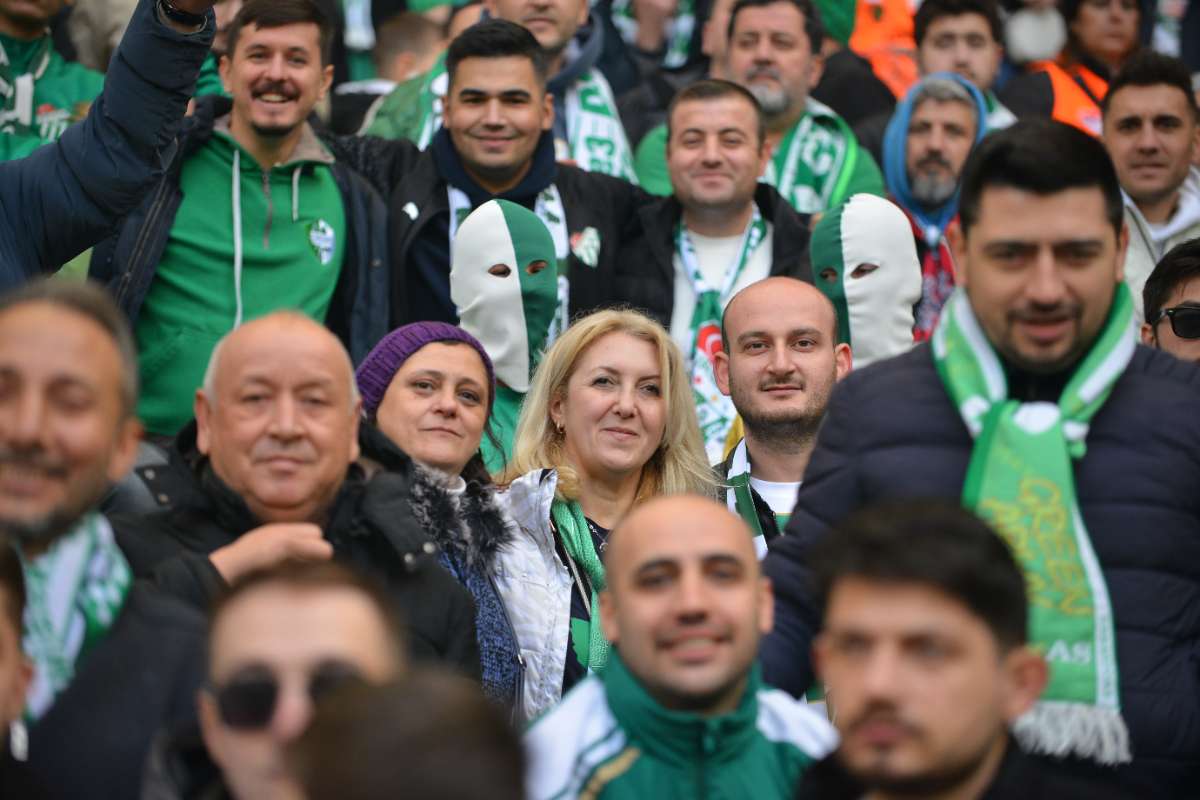 (FOTO GALERİ) BURSASPOR-DÜZCE MAÇINDAN TARAFTAR FOTOĞRAFLARI