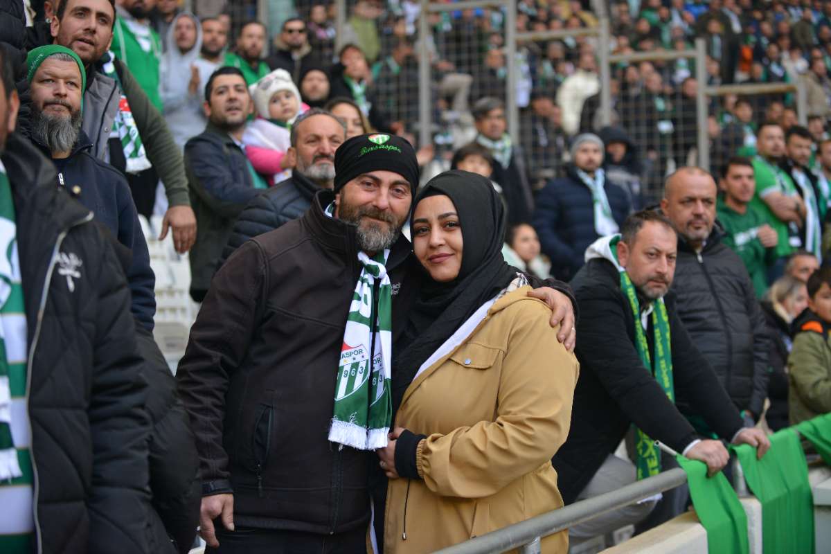 (FOTO GALERİ) BURSASPOR-DÜZCE MAÇINDAN TARAFTAR FOTOĞRAFLARI