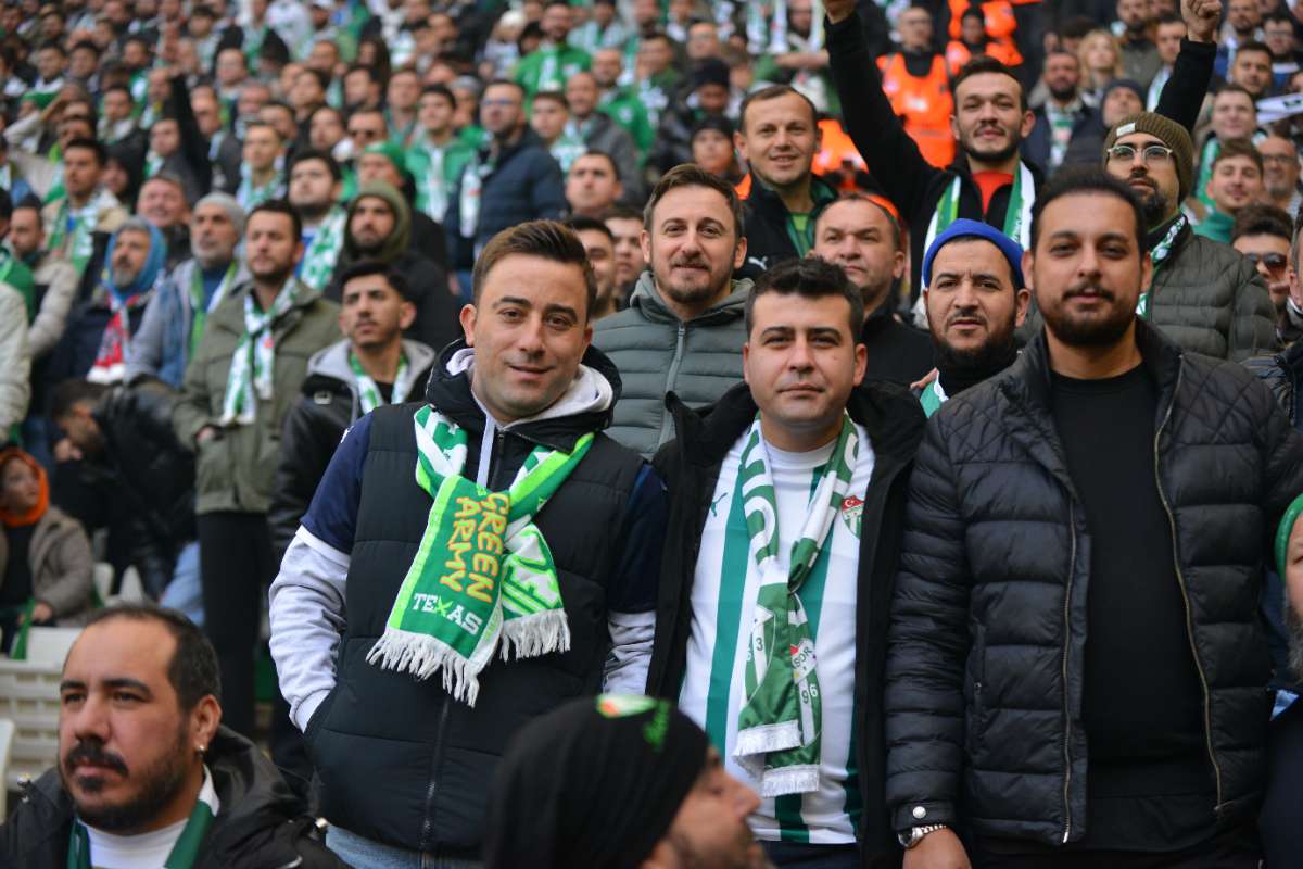 (FOTO GALERİ) BURSASPOR-DÜZCE MAÇINDAN TARAFTAR FOTOĞRAFLARI