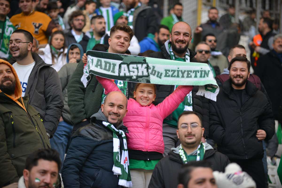 (FOTO GALERİ) BURSASPOR-DÜZCE MAÇINDAN TARAFTAR FOTOĞRAFLARI