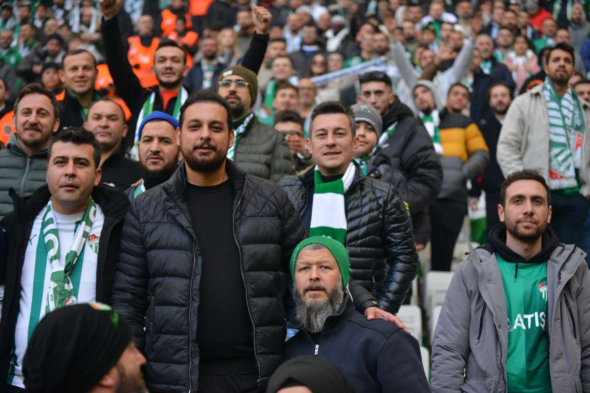 (FOTO GALERİ) BURSASPOR-DÜZCE MAÇINDAN TARAFTAR FOTOĞRAFLARI