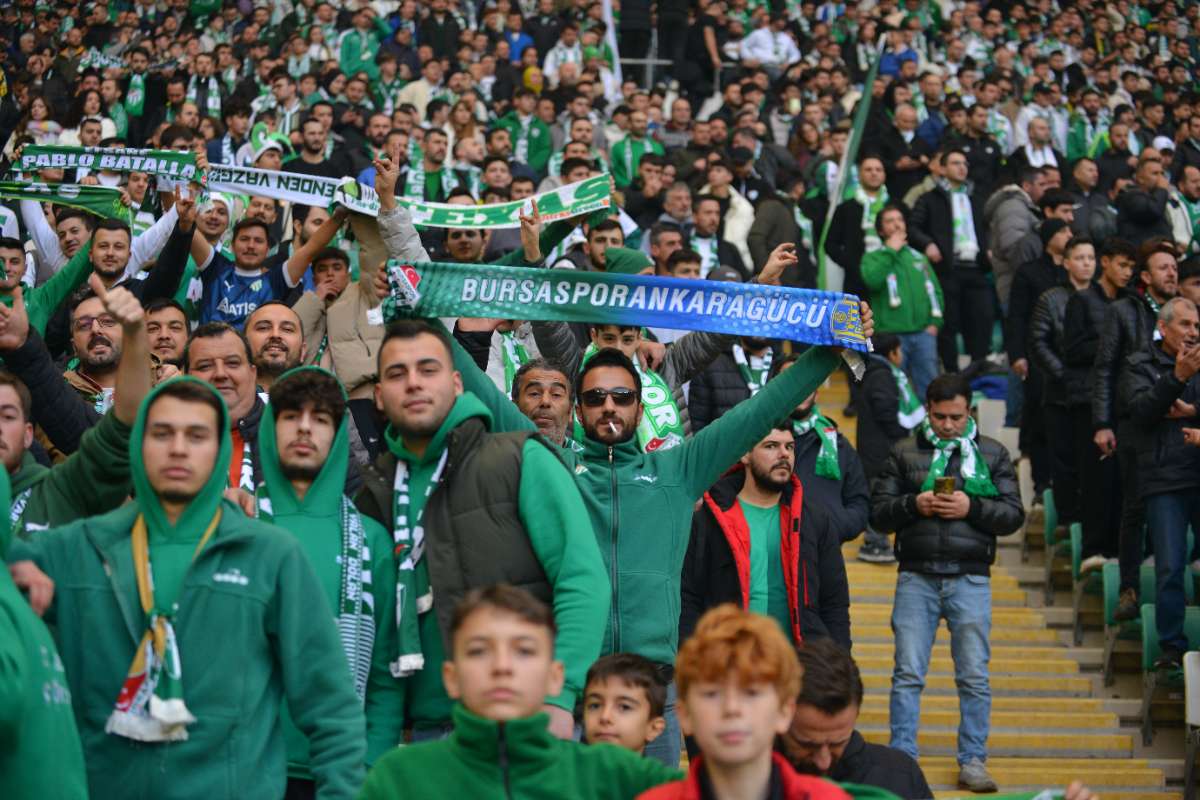 (FOTO GALERİ) BURSASPOR-DÜZCE MAÇINDAN TARAFTAR FOTOĞRAFLARI