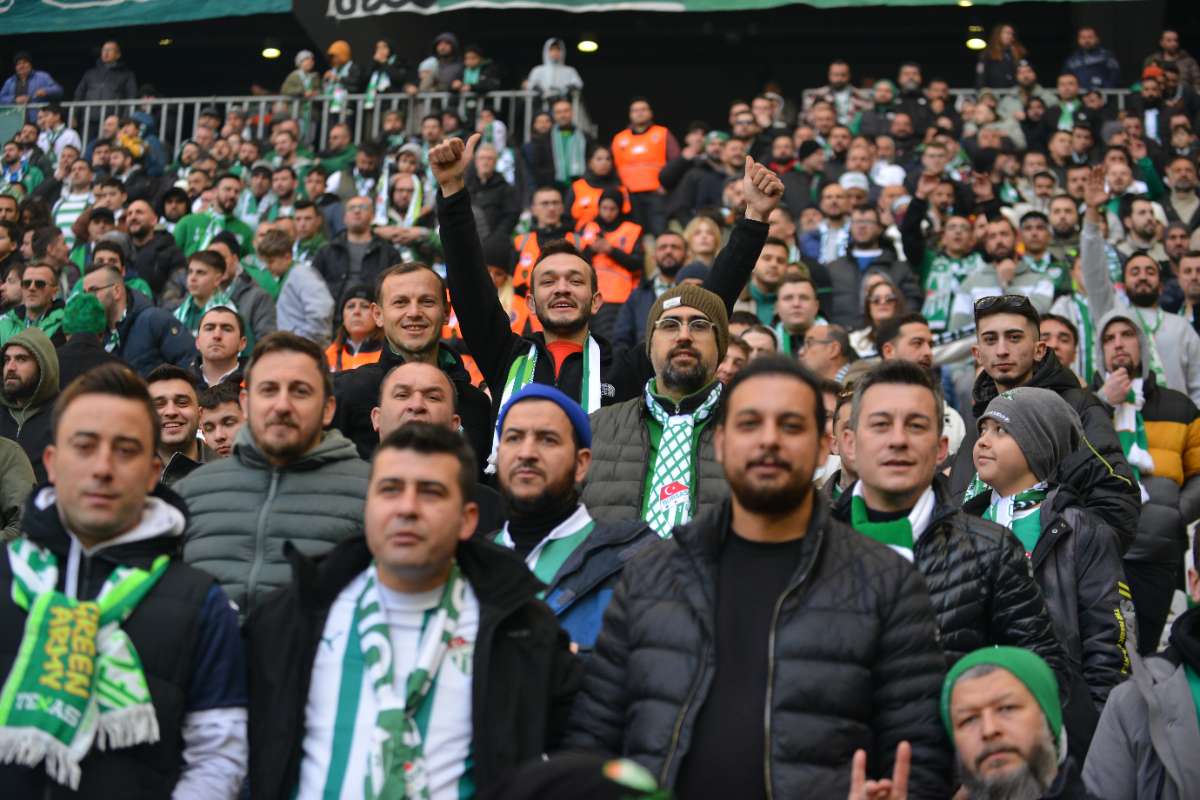 (FOTO GALERİ) BURSASPOR-DÜZCE MAÇINDAN TARAFTAR FOTOĞRAFLARI