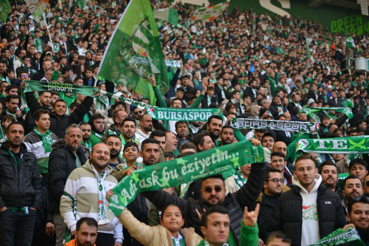 (FOTO GALERİ) BURSASPOR-DÜZCE MAÇINDAN TARAFTAR FOTOĞRAFLARI