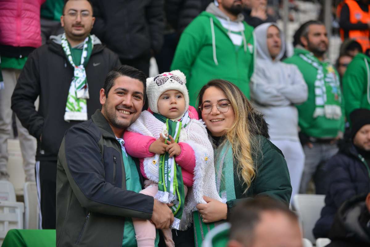 (FOTO GALERİ) BURSASPOR-DÜZCE MAÇINDAN TARAFTAR FOTOĞRAFLARI