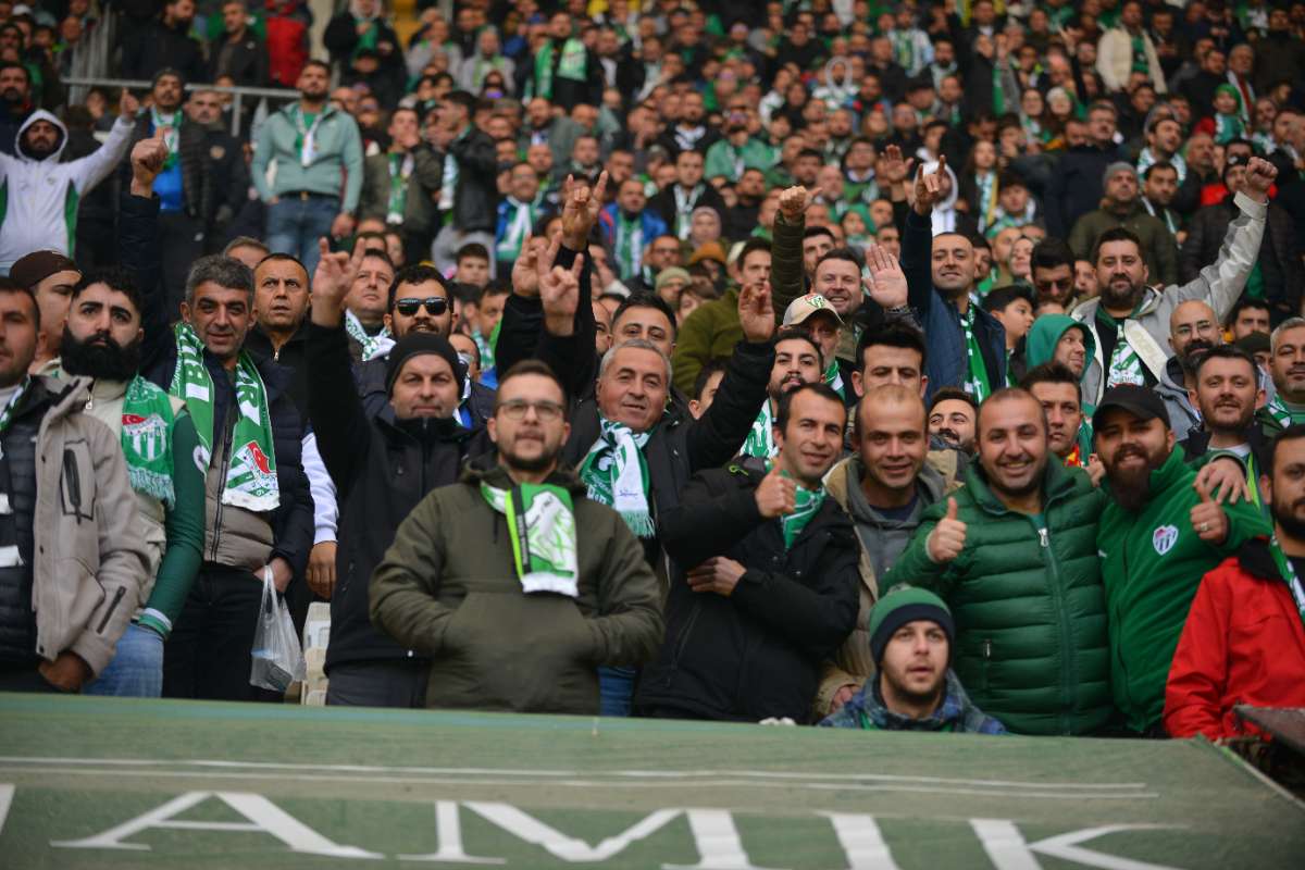 (FOTO GALERİ) BURSASPOR-DÜZCE MAÇINDAN TARAFTAR FOTOĞRAFLARI