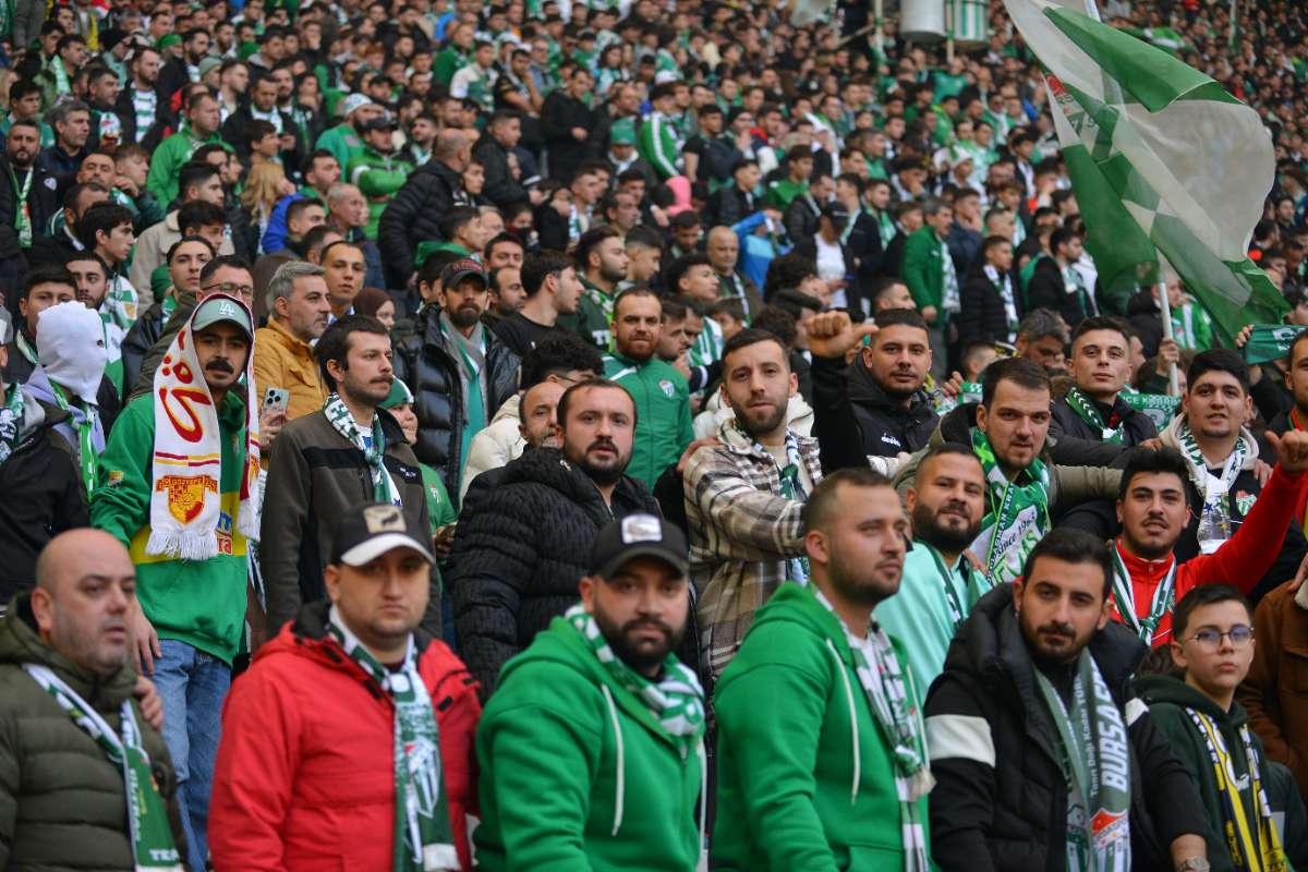 (FOTO GALERİ) BURSASPOR-DÜZCE MAÇINDAN TARAFTAR FOTOĞRAFLARI