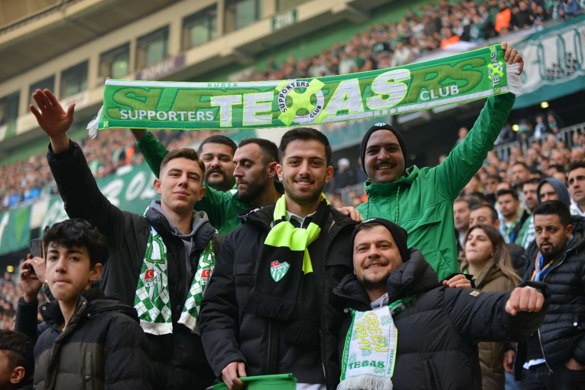 (FOTO GALERİ) BURSASPOR-DÜZCE MAÇINDAN TARAFTAR FOTOĞRAFLARI