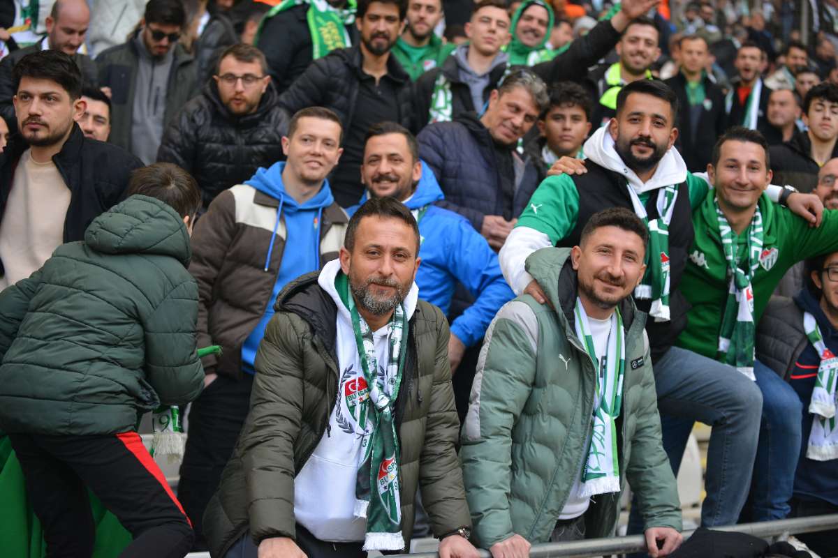 (FOTO GALERİ) BURSASPOR-DÜZCE MAÇINDAN TARAFTAR FOTOĞRAFLARI