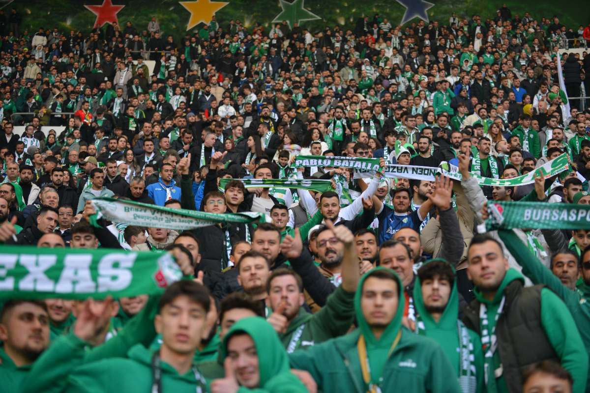 (FOTO GALERİ) BURSASPOR-DÜZCE MAÇINDAN TARAFTAR FOTOĞRAFLARI