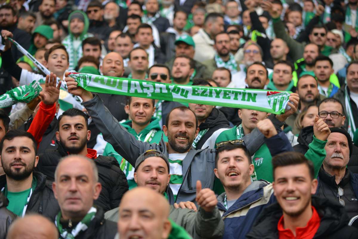 (FOTO GALERİ) BURSASPOR-DÜZCE MAÇINDAN TARAFTAR FOTOĞRAFLARI