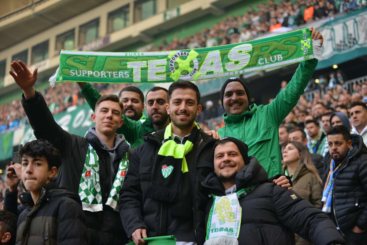 (FOTO GALERİ) BURSASPOR-DÜZCE MAÇINDAN TARAFTAR FOTOĞRAFLARI