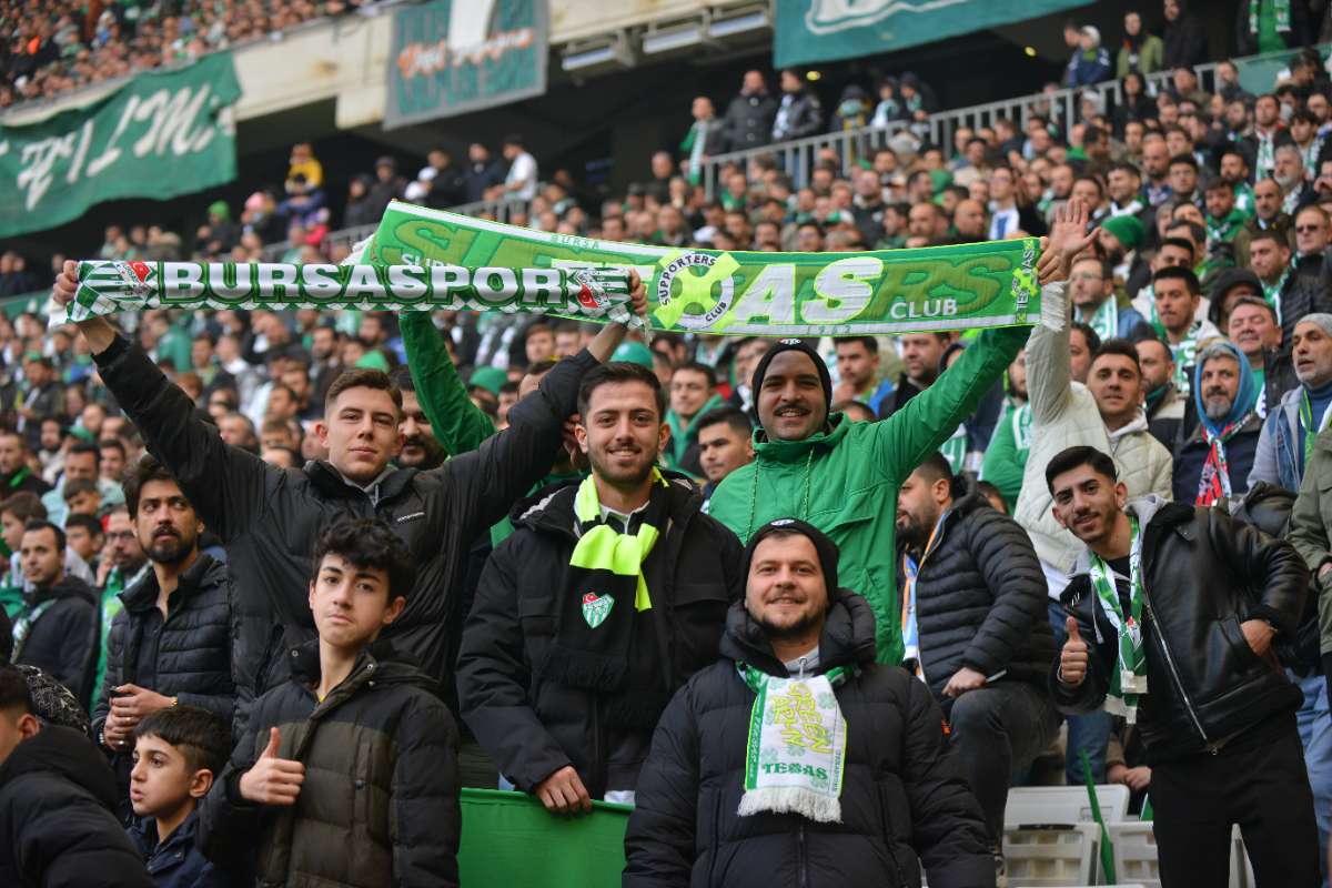 (FOTO GALERİ) BURSASPOR-DÜZCE MAÇINDAN TARAFTAR FOTOĞRAFLARI