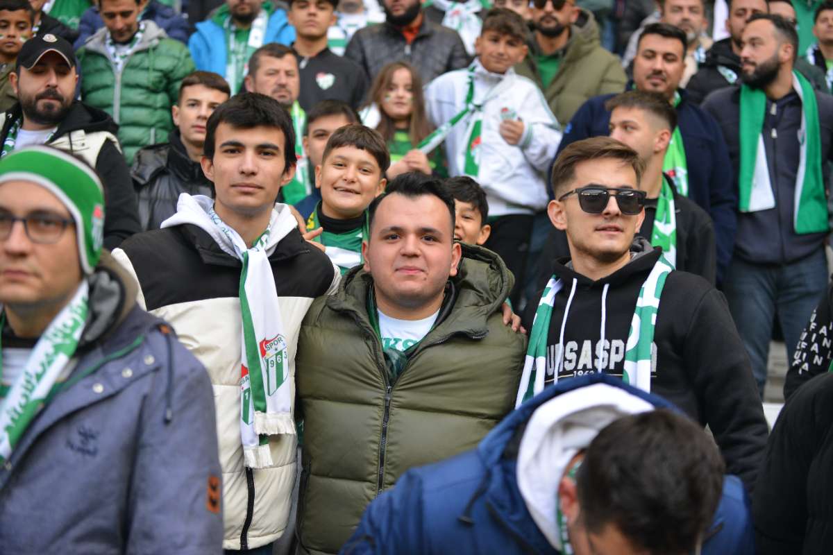 (FOTO GALERİ) BURSASPOR-DÜZCE MAÇINDAN TARAFTAR FOTOĞRAFLARI