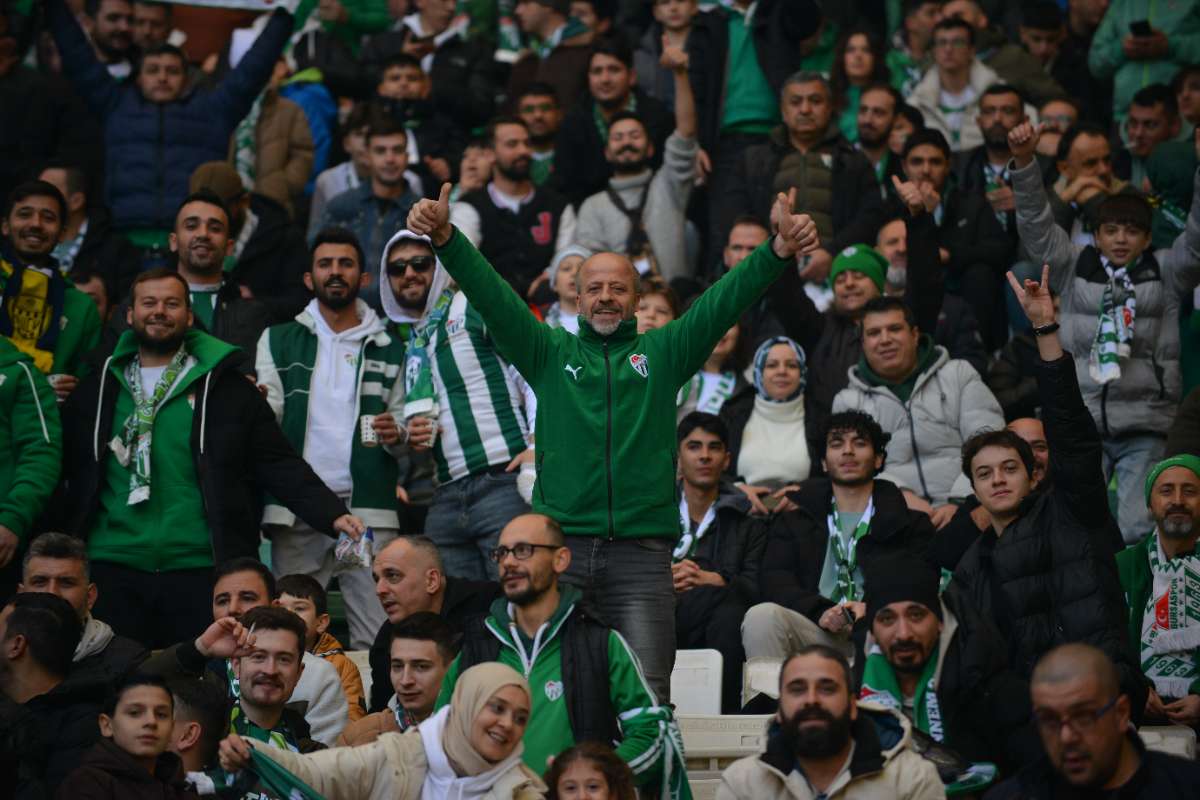 (FOTO GALERİ) BURSASPOR-DÜZCE MAÇINDAN TARAFTAR FOTOĞRAFLARI