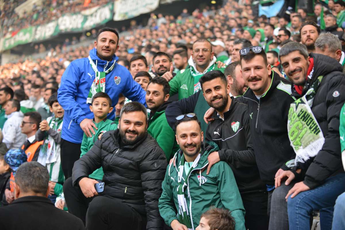 (FOTO GALERİ) BURSASPOR-DÜZCE MAÇINDAN TARAFTAR FOTOĞRAFLARI